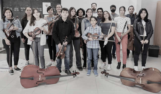 Actualmente, la Orquesta Infantil y Juvenil Santiago de Querétaro cuenta con 50 integrantes en las secciones de violín, viola, cello, contrabajo, flauta transversa, oboe y trompeta.
