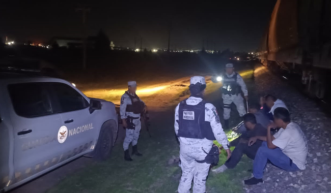 En Tlaxcala, Guardia Nacional, Ejército Mexicano e INM rescatan a personas migrantes de 7 países de Centro y Sudamérica