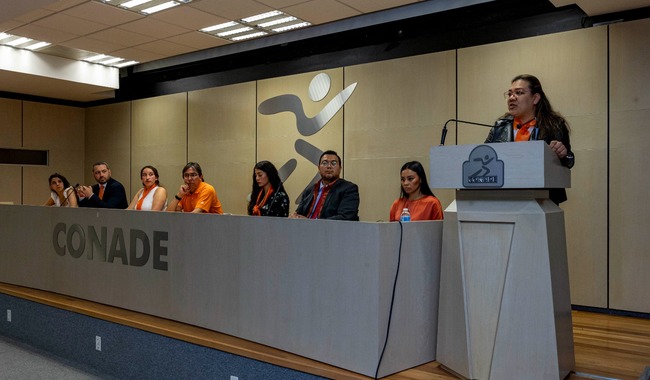 Con motivo del Día Naranja, se llevó a cabo en Villas Tlalpan una mesa de trabajo para prevenir la discriminación y violencia contra las mujeres en el deporte.
CONADE