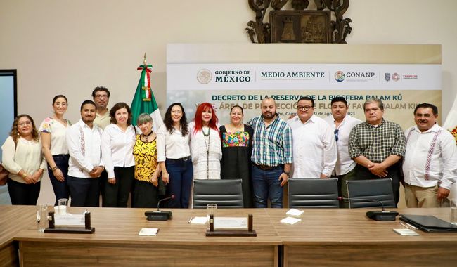 La secretaria María Luisa Albores, la gobernadora del estado, Layda Sansores, y el comisionado nacional, Adán Peña Fuentes, firmaron un acuerdo para el manejo de las nuevas ANP.