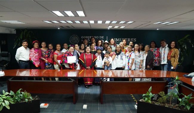 el Instituto Nacional de las Mujeres (Inmujeres) y el Instituto Nacional de los Pueblos Indígenas (INPI) distinguieron a 20 mujeres con el Premio Nacional a la Promoción de los Derechos de las Mujeres Indígenas “Martha Sánchez Néstor”.