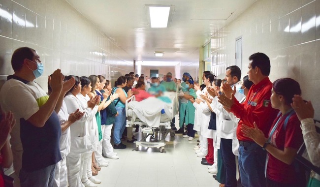 Un equipo de profesionales de la salud de la Unidad Médica de Alta Especialidad No. 25 de Monterrey, Nuevo León, fue el encargado de realizar el procedimiento.