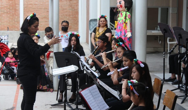 Niñas y niños instrumentistas de Ecatepec e integrantes de la Orquesta Escuela Carlos Chávez combinarán sus talentos este fin de semana en la Biblioteca de México, donde el público escuchará pasajes de óperas emblemáticas.
