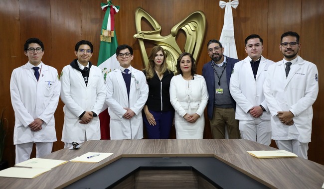 •	Encabezaron el acto la directora de Prestaciones Médicas, doctora Célida Duque Molina, y la titular de la Unidad de Atención al Derechohabiente, Gabriela Paredes Orozco.