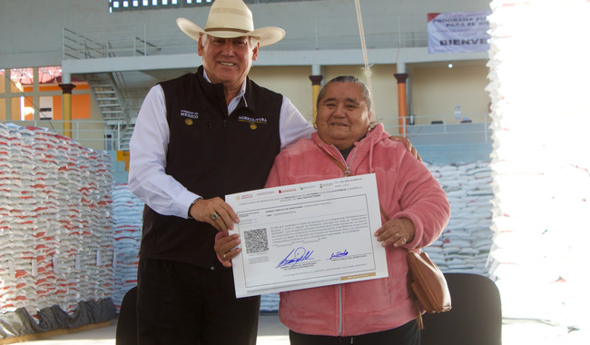 En Hidalgo se apoyará a 63 mil 306 agricultores con 28 mil 647 toneladas de insumos y una superficie de tierra arable de 96 mil 034 hectáreas, anunció el secretario Víctor Villalobos Arámbula al arrancar el programa Fertilizantes para el Bienestar 2024.