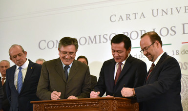 El Secretario de Gobernación firmó la Carta Compromiso por los Derechos Humanos con la ANUIES