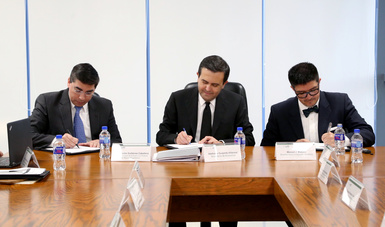 Atestigua Ildefonso Guajardo Villarreal firma convenio entre la COFEMER y el IMCO