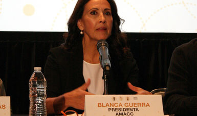 Acompañada por Adriana Castillo, secretaria técnica de la AMACC, Blanca Guerra anunció la convocatoria para competir por el premio Ariel en su edición 58.