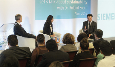 Participa SEMARNAT en panel "Hablemos sobre Sustentabilidad"