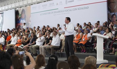 El Secretario de Gobernación, Miguel Ángel Osorio Chong, durante la firma del Convenio de Acciones para un Desarrollo Social con Igualdad en la ciudad de Iguala, Guerrero.