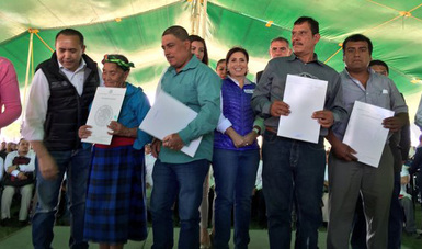 En Oaxaca, la CORETT a través de la SEDATU, brinda certeza jurídica al entregar escrituras públicas.