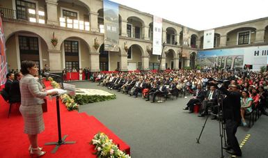 Patio central de Palacio de Gobierno del Estado de México con los participantes, durante la clausura de la Reunión Regional América Latina y el Caribe rumbo a Hábitat III. 