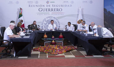 El Secretario de Gobernación, Miguel Ángel Osorio Chong, encabezó la reunión del Gabinete de Seguridad del Gobierno de la República con autoridades estatales y municipales, en Acapulco, Guerrero, para evaluar las acciones en materia de seguridad 