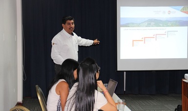 El Servicio de Áreas Naturales Protegidas por el Estado de Perú compartió sus experiencias con la CONANP