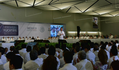 El Secretario de Gobernación, Miguel Ángel Osorio Chong, durante la toma de protesta a los integrantes de la Red Escudo Yucatán realizado en la ciudad de Mérida, Yucatán