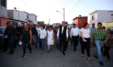 El Secretario de Gobernación Miguel Ángel Osorio Chong, realizó un recorrido por colonias de la ciudad de Durango, como parte de las actividades de la estrategia “Ciudades Seguras para las Mujeres, Derecho a la Ciudad”