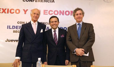 El Secretario Ildefonso Guajardo Villarreal clausuró la “Semana de Economía”