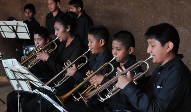 Es una de las 19 agrupaciones musicales que tocan música clásica y sones con las que cuenta Michoacán: Andrés López Ojeda