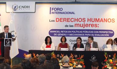 Subsecretario Miguel Ruiz Cabañas dando su mensaje en el Foro Internacional de los Derechos Humanos de las Mujeres