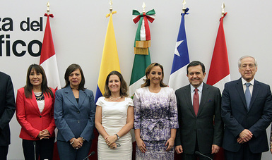 Representantes de alto nivel de México, Canadá, Colombia, Chile y Perú para la firma de la Declaración Conjunta entre la Alianza del Pacífico y Canadá