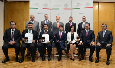 Foto Oficial Premio Nacional de la Administración Pública 2015, ganadores y servidores públicos que entregaron el premio