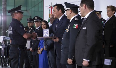 El Secretario de Gobernación, Miguel Ángel Osorio Chong, encabezó la Ceremonia de Graduación de Elementos de la Unidad de Seguridad Procesal, y Entrega de Equipo de Criminalística para el Sistema de Justicia Penal.