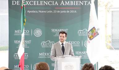 Reconocen en Nuevo León a 19 empresas por excelencia ambiental.