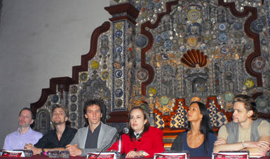 Ocho personajes, ocho músicos y ocho temas musicales conforman la obra Infinita Frida, ya que el ocho es el número que representa el infinito

