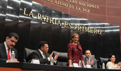 La Canciller Claudia Ruiz Massieu, es presentada en la inauguración del foro Diálogo Parlamentario sobre el Papel de los Gobiernos Sub-nacionales como Actores Internacionales, en la sede del Senado de la República.