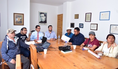 Reunión del Subsecretario de Derechos Humanos, Roberto Campa Cifrián, con familiares de los estudiantes desaparecidos de la Normal Rural Raúl Isidro Burgos.