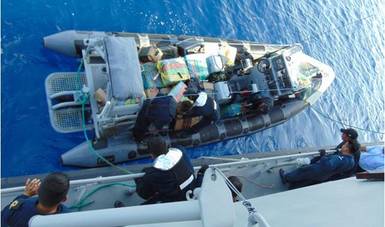 La Armada de México asegura casi una tonelada de presunta cocaína.