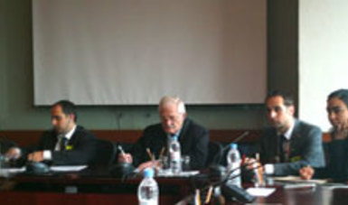 El parlamentario alemán Egon Jüttner participó en una reunión de trabajo con la AMEXCID