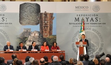 El titular del Conaculta estuvo presente en la ceremonia en la que el Presidente Enrique Peña Nieto inauguró la exposición Mayas: revelación de un tiempo sin fin en Palacio Nacional