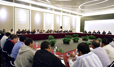 Representantes de las secretarías de Gobernación y de Educación Pública participan en la Mesa Educativa con la CNTE