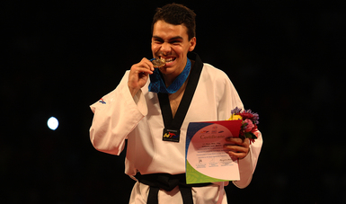 El mexicano Uriel Adriano obtiene la medalla de oro en el Campeonato Mundial de Taekwondo Puebla 2013.