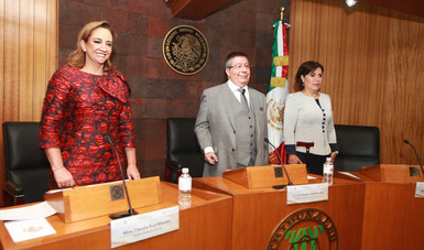 La Canciller Claudia Ruiz Massieu, el Magistrado Luis Angel López, y la Secretaria de Desarrollo Territorial y Urbano Rosario Robles