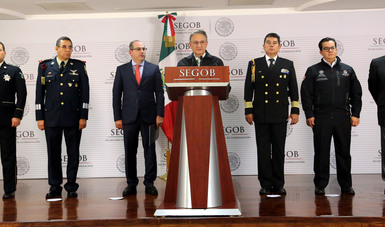 El Coordinador Nacional de Protección Civil, Luis Felipe Puente Espinosa,  y  el Director General de CONAGUA, Roberto Ramírez de la Parra, en conferencia de prensa.