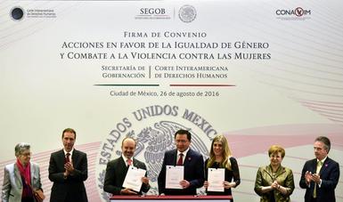 Se firmó el Convenio Acciones en favor de la Igualdad de Género y Combate a la Violencia contra las Mujeres por el Secretario de Gobernación, el presidente de la Corte Interamericana de Derechos Humanos y la CONAVIM