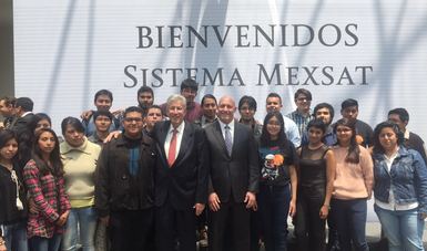 Convive Secretario de SCT con jóvenes de programas de Agencia Espacial Mexicana