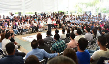 El Secretario de Gobernación sostuvo un diálogo con estudiantes del estado de Sinaloa.