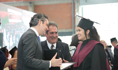 El secretario Aurelio Nuño Mayer asistió a graduación de la primera generación de la Universidad Tecnológica bilingüe El Retoño