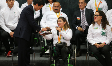 Agradecen medallistas paralímpicos estímulos económicos del Gobierno Federal