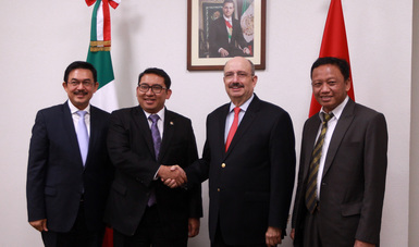 El Subsecretario de Relaciones Exteriores, Embajador Carlos de Icaza en reunión con el Vicepresidente de la Cámara de Representantes de la República de Indonesia, Fadli Zon
