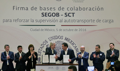 Firma de bases de colaboracion
SEGOB - SCT