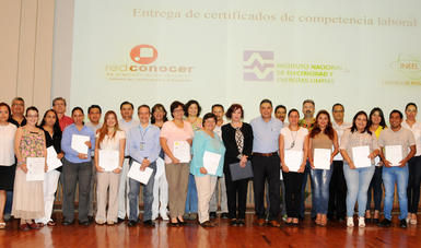 El pasado 12 de octubre se llevó a cabo la ceremonia de entrega de certificados de competencia laboral CONOCER-SEP-INEEL, en nuestras instalaciones en Cuernavaca, Morelos.
