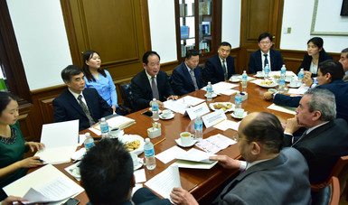 Reunión del subsecretario Roque Villanueva y representantes de China