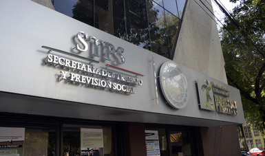 Edificio de entrada de la PROFEDET con el logotipo de la STPS.