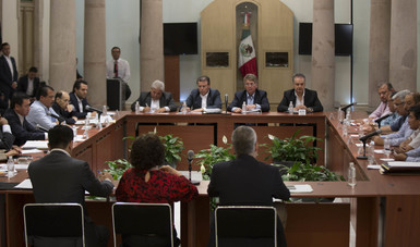 El Secretario de Gobernación, Miguel Ángel Osorio Chong, se reunió con líderes del movimiento campesino “El Campo es de Todos”