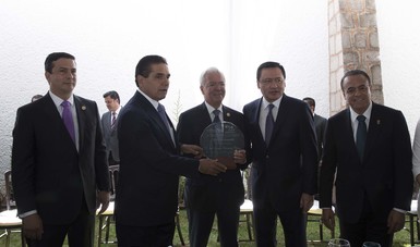 Reunión del Secretario de Gobernación, Miguel Ángel Osorio Chong, con legisladores de la COPECOL en Morelia. Michoacán