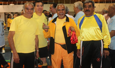 Cerca de 150 adultos mayores de distintos clubes del Inapam participarón en el 16° Torneo de Invierno de Cachibol.
